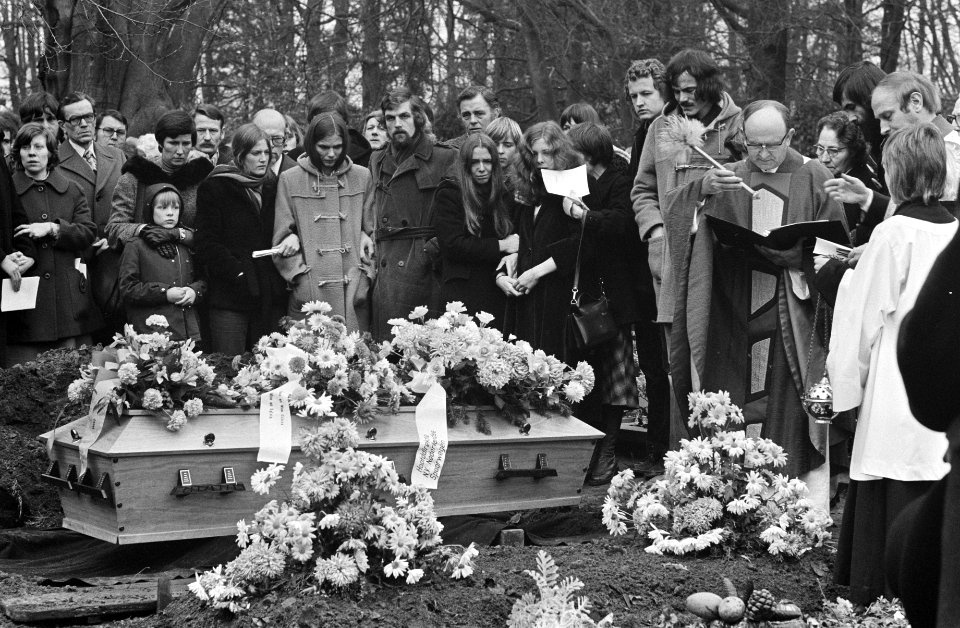Begrafenis dienstplichtig soldaat Leo Bulter in Lonneke door Zuid-Molukkers dood, Bestanddeelnr 928-3169