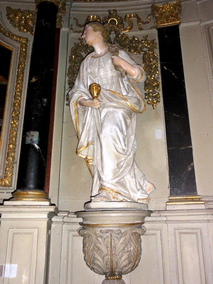 Beaumont-sur-Sarthe (Sarthe) église, statue d'une sainte