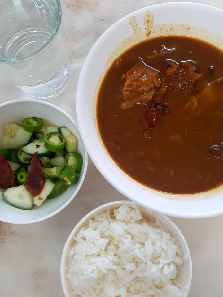 Beef tendon curry with rice - Chiang Rai - 2017-06-27 (001)