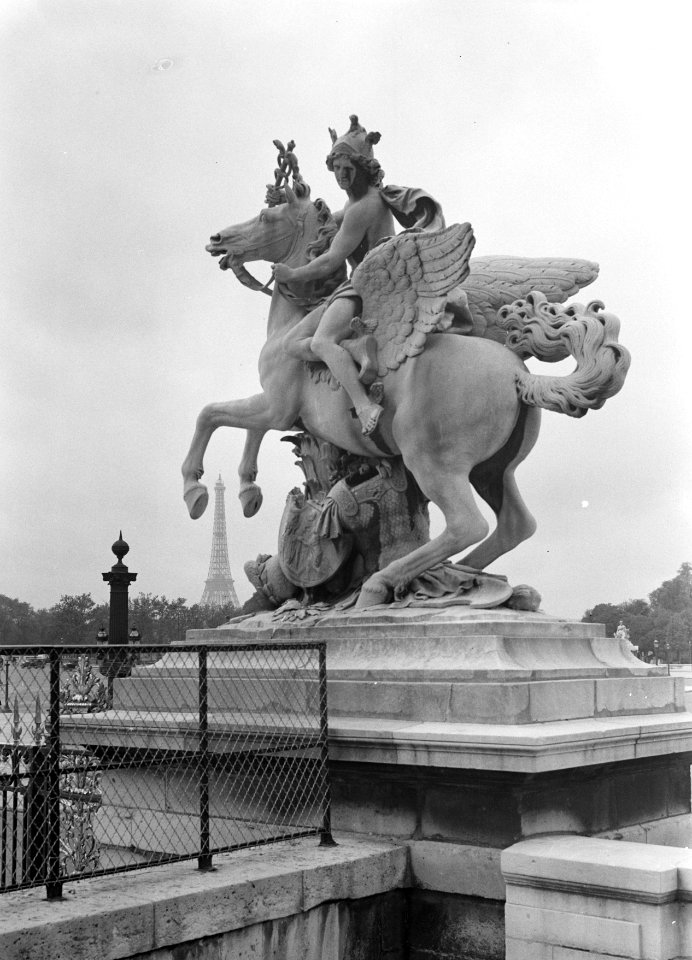 Beeld 'Mercure', bij de ingang van de Jardin des Tuileries, Bestanddeelnr 191-0369