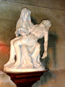Beaumont-sur-Sarthe (Sarthe) église, sculpture Vierge de Pitié