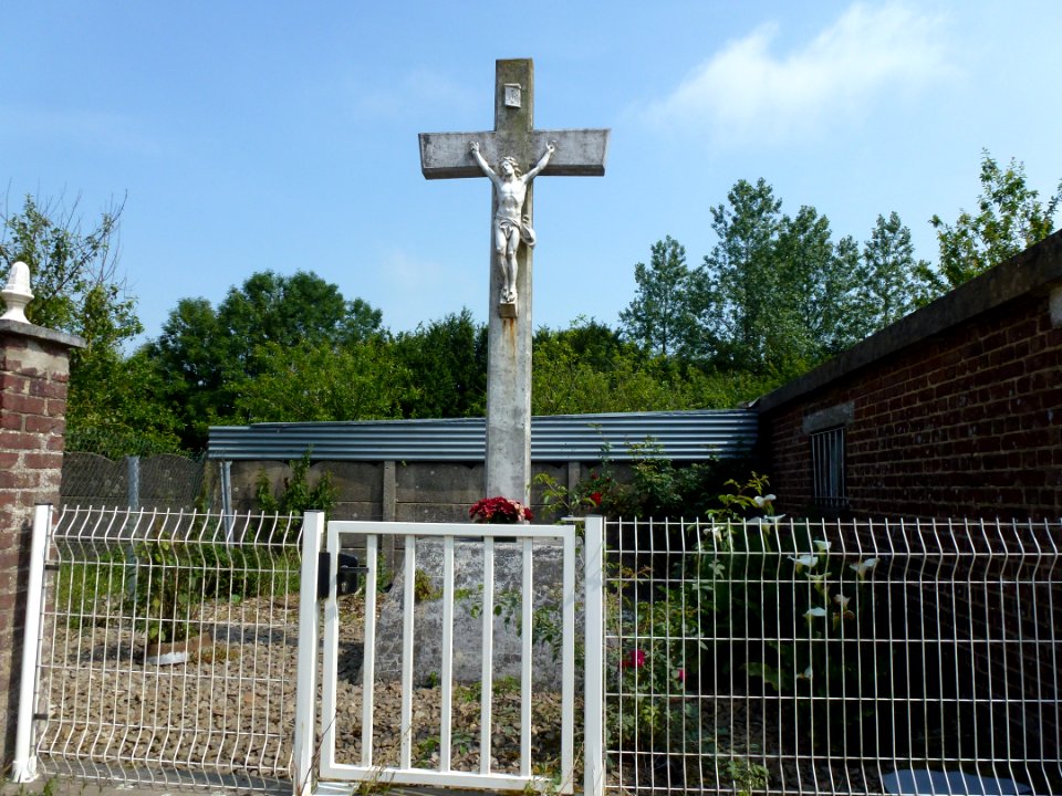 Beaumetz-lès-Aire (Pas-de-Calais, Fr) croix de chemin