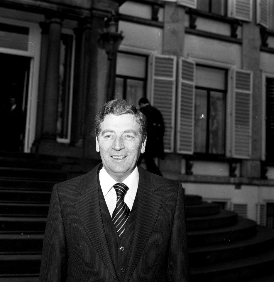 Beediging van 10 van 16 staatssecretarissen door HM op Soestdijk C J van Lent, Bestanddeelnr 929-5042