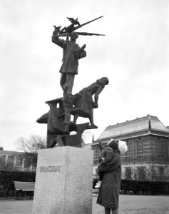 Beeld van Vincent van Gogh op Museumplein Amsterdam (beeld van Andre Schaller ), Bestanddeelnr 913-5535