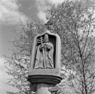Beeld van Sint Urban, beschermheilige van wijnboeren, Bestanddeelnr 254-4514