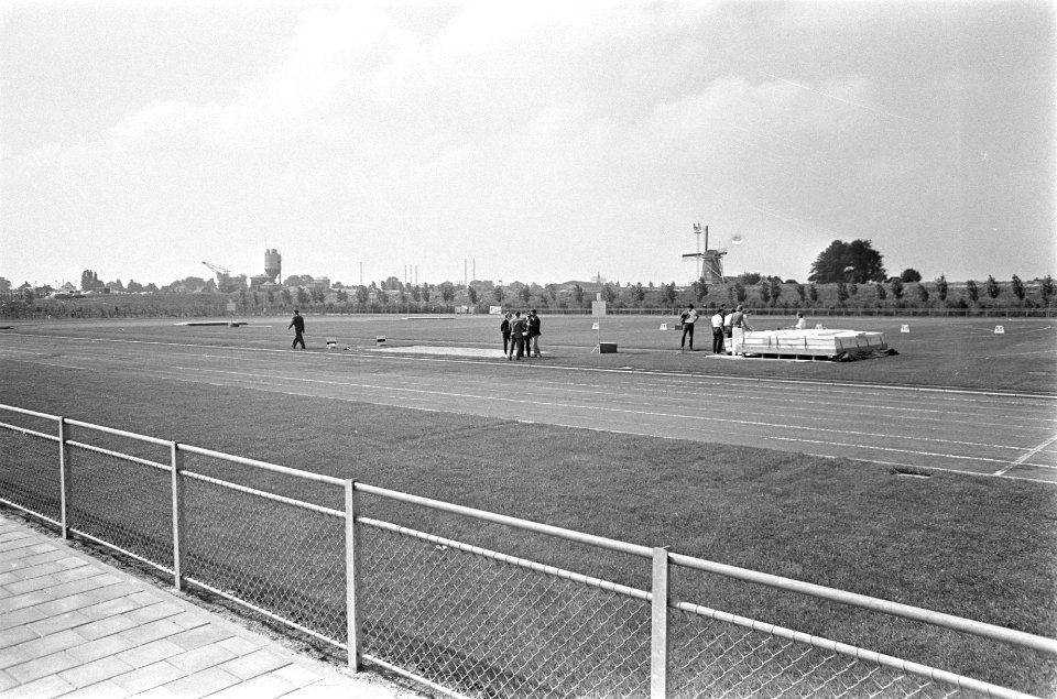 Beeld van het sportpark op de openingsdag, Bestanddeelnr 921-6211