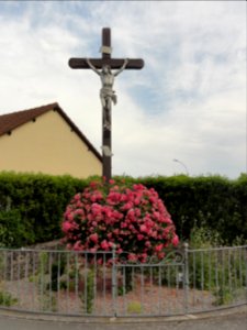 Beaumont-sur-Sarthe (Sarthe) croix de chemin