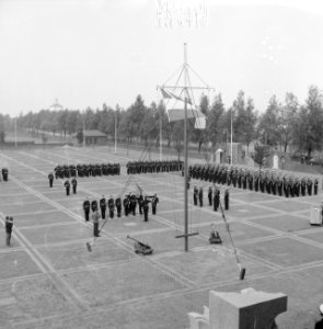 Beediging officieren der Mariniers te Rotterdam, overzicht van het afleggen van , Bestanddeelnr 911-5874