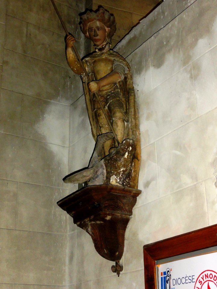 Beaumont-sur-Sarthe (Sarthe) église, statue Saint Michel terrassant le dragon Palissy PM72002327