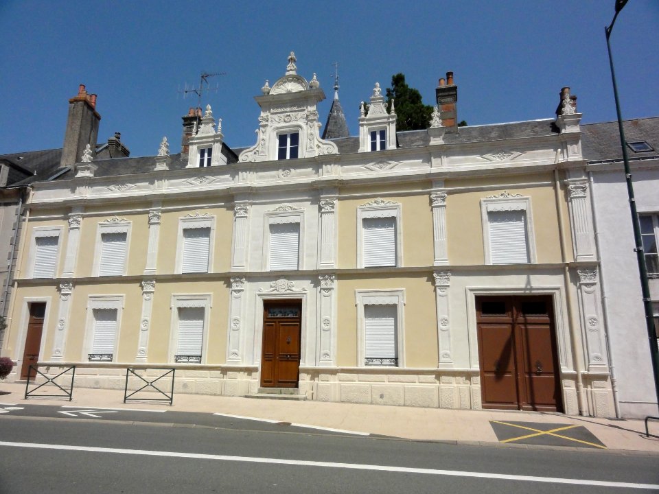 Beaumont-sur-Sarthe (Sarthe) maison restauré en 2018, avenue de la divison Leclerc