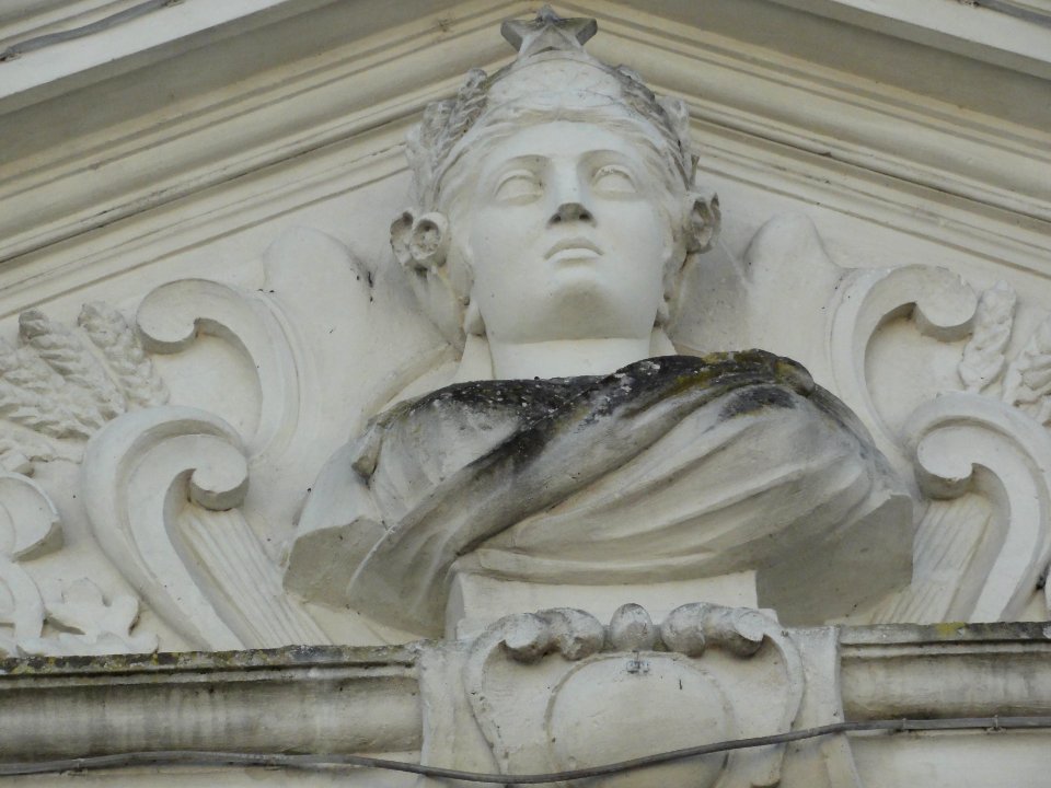 Beaumont-sur-Sarthe (Sarthe) Halles (04)