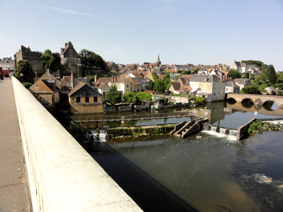 Beaumont-sur-Sarthe (Sarthe) La Sarthe et le vieux pont (04)
