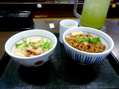 Beef sukiyaki don & chicken báitāng noodle of Nakau