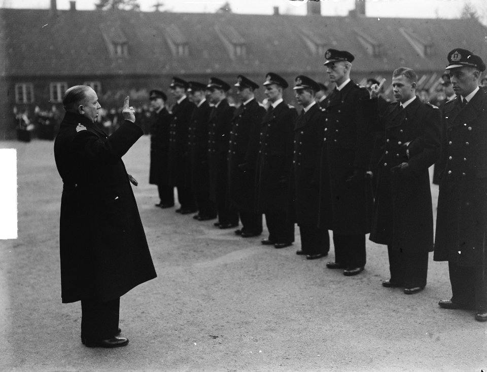 Beediging officieren in MOK Hilversum, Bestanddeelnr 904-4189