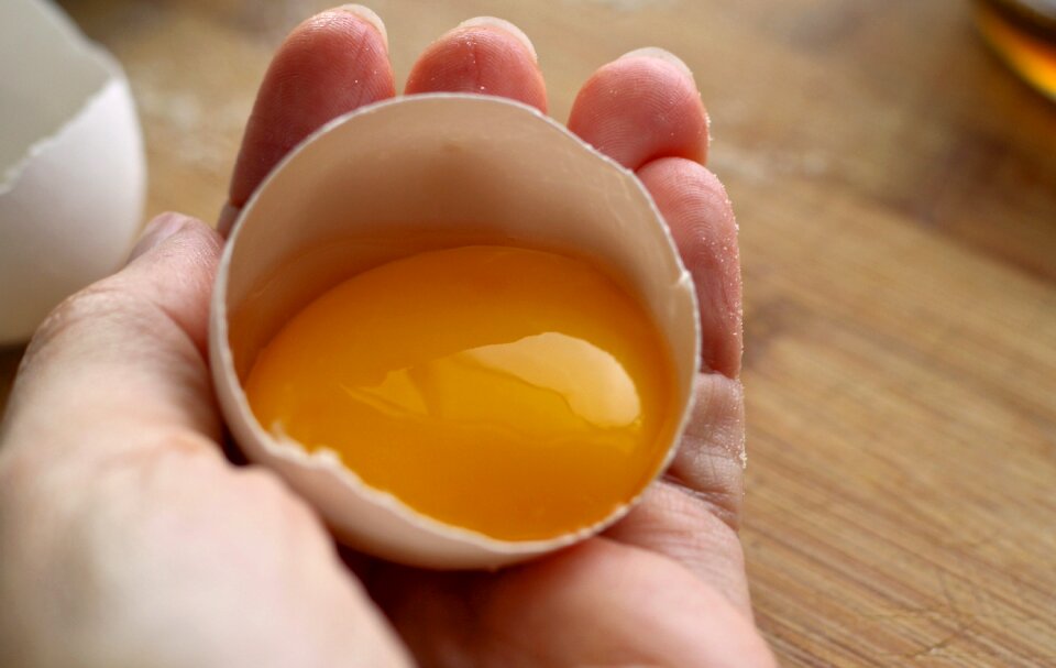 White yolk yellow