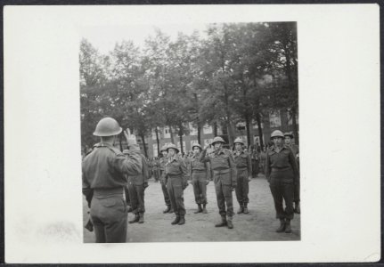Beedigingsceremonie officieren regiment Stoottroepen in Den Bosch, Bestanddeelnr 512 056