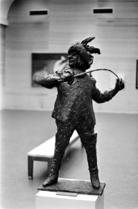 Beeld Cyrano de Bergerac ( Guus Hermus ) van beeldhouwe Hans Bayens in Stadsscho, Bestanddeelnr 921-1676