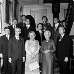 Beediging van10 staatssecretarissen op Soestdijk 1e rij mr Koning Van der Mei , Bestanddeelnr 929-5038