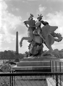 Beeld 'Mercure', bij de ingang van de Jardin des Tuileries, Bestanddeelnr 191-0370