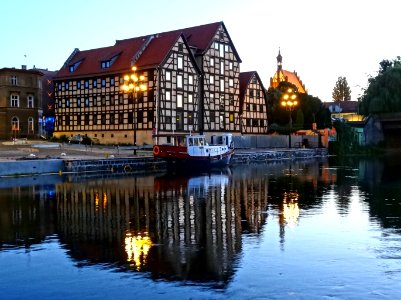 Bdg Spichrze noc bok 1 07-2013