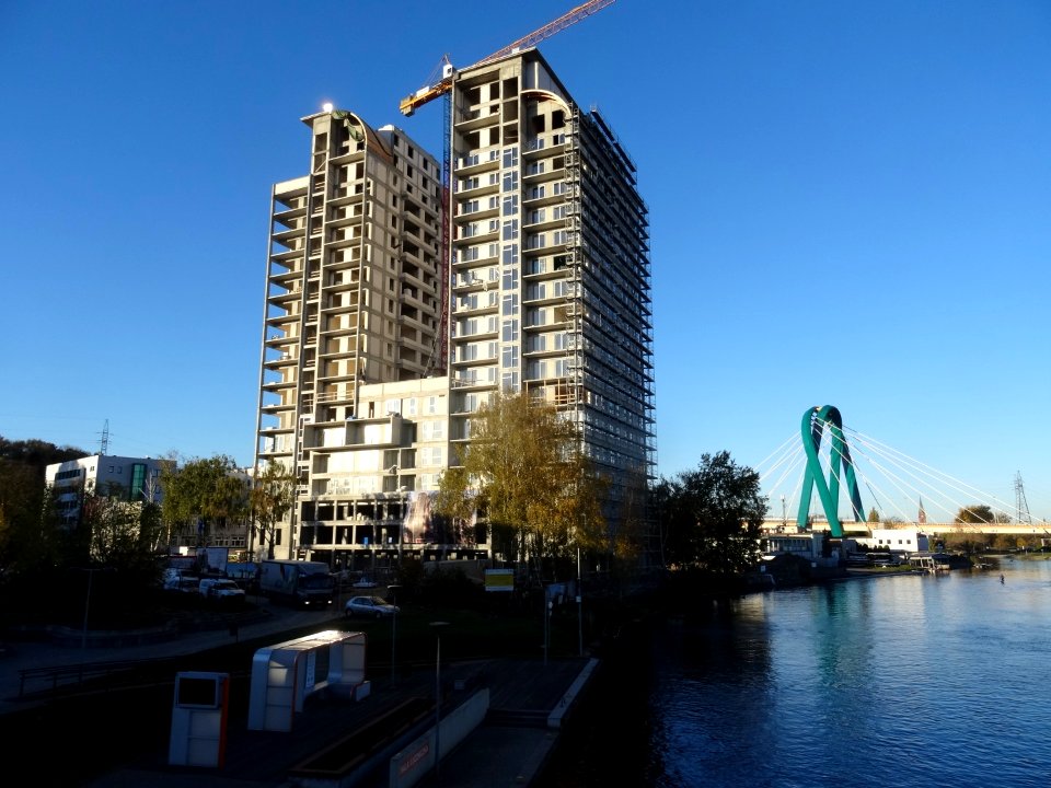 Bdg RiverTower 11-18 1