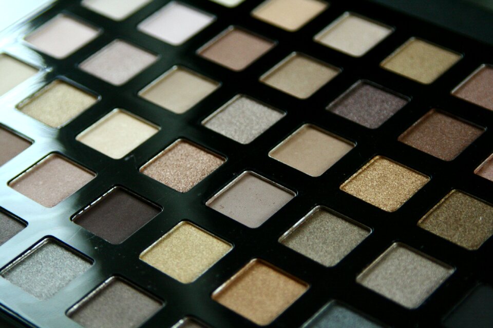Beauty eyeshadow palette colors