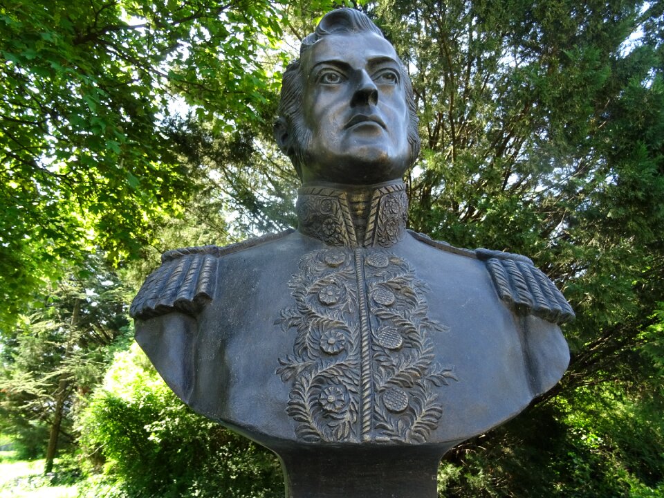 Independence fighters bust the danube park