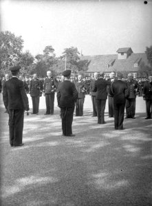 Beëdiging van 29 marine-officieren op het Marine Opleidingskamp te Hilversum. De, Bestanddeelnr 902-3469