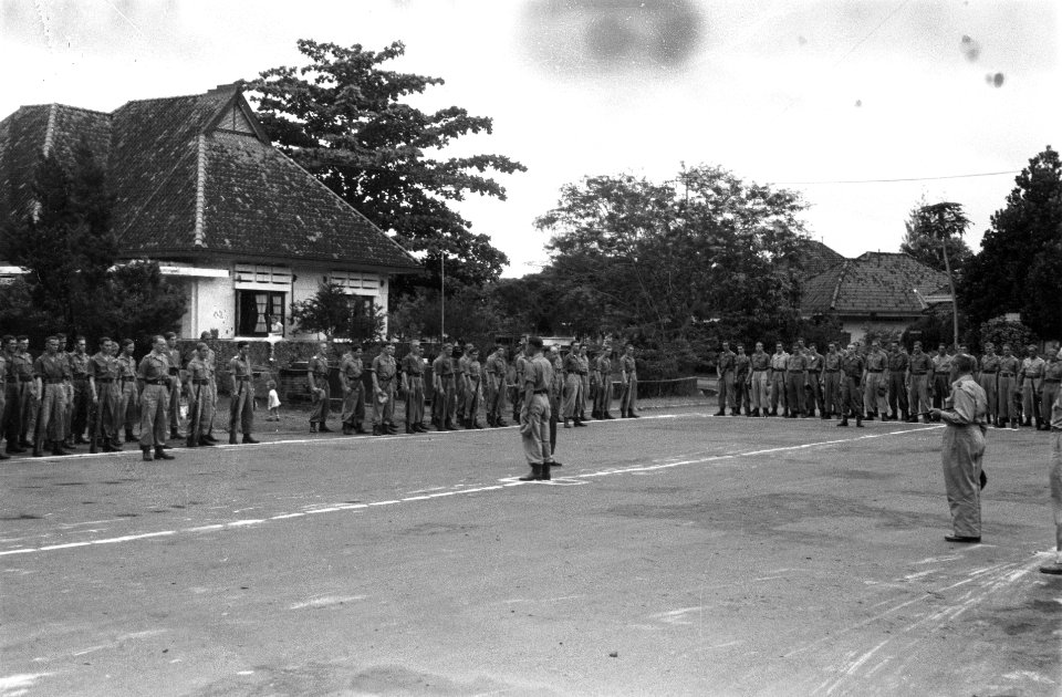 Beëdiging fotograaf R.G. Jonkman als luitenant, Bestanddeelnr 3339