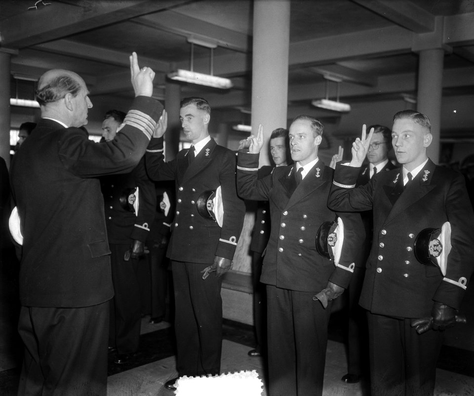 Beëdiging Marine-officieren op Kattenburg, Bestanddeelnr 905-3184