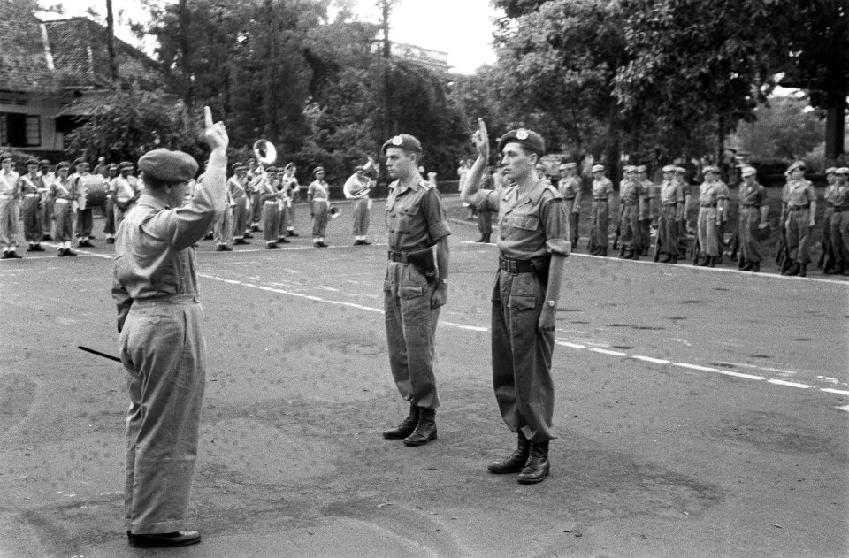 Beëdiging fotograaf RG Jonkman als luitenant, Bestanddeelnr 3347