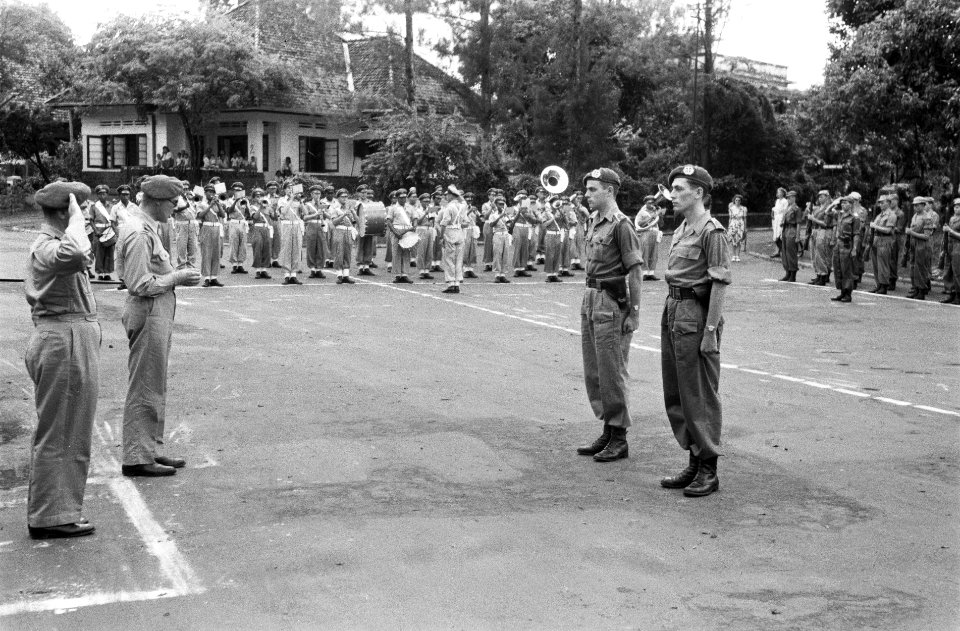 Beëdiging fotograaf R.G. Jonkman als luitenant, Bestanddeelnr 3344