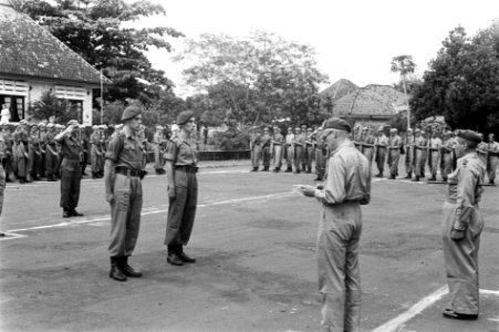 Beëdiging fotograaf RG Jonkman als luitenant, Bestanddeelnr 3343