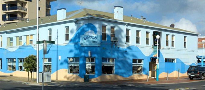 Beach-Hotel-Burnie-20120808-001
