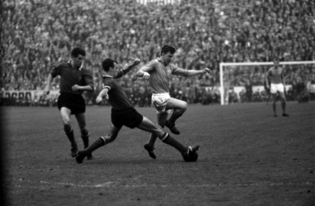 Belgie tegen Holland 2-0, Co Prins wordt de voet dwarsgezet door de Belg Verbies, Bestanddeelnr 914-4017