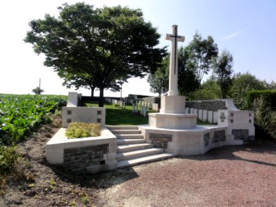 Bellenglise (Aisne) La Baraque British Cemetery photo