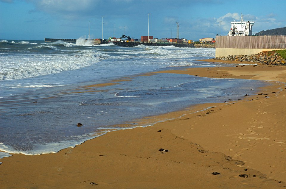 Beach-Burnie-20120808-005