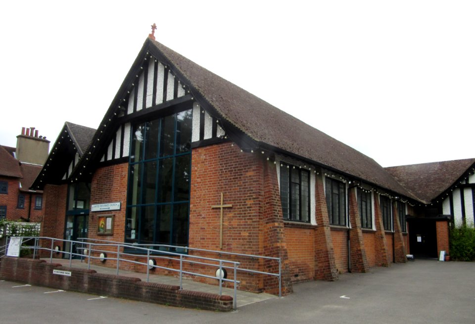 Beacon Hill United Reformed Church, Churt Road, Beacon Hill (June 2015) (4)