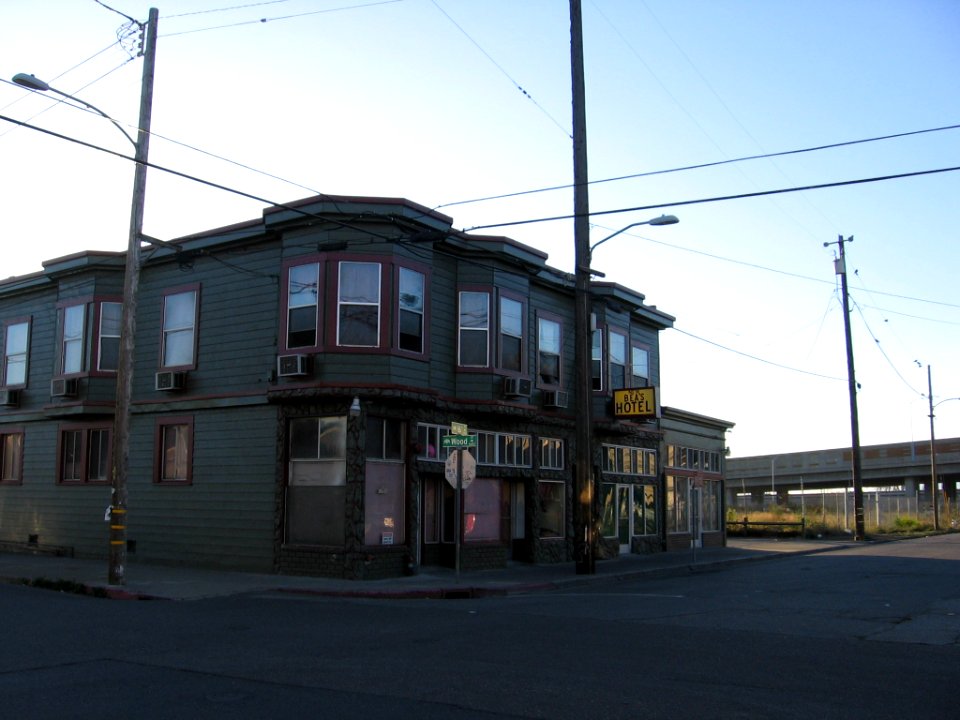 Bea's Hotel at Oakland 16th Street Station 2718 14