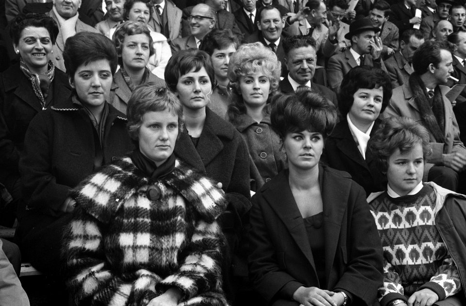 Belgie tegen Holland 2-0, exclusief opdracht Telegraaf, de vrouwen van de Nederl, Bestanddeelnr 914-4031