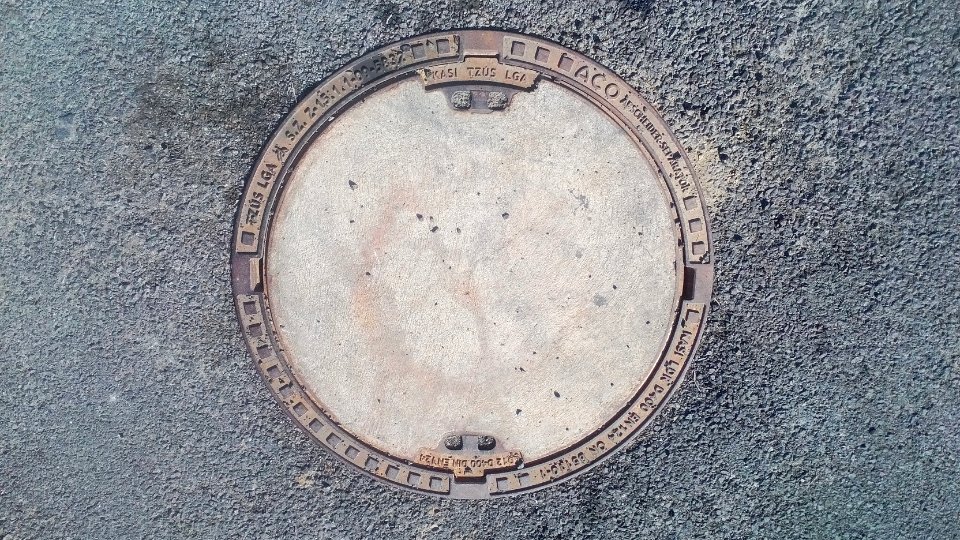 Belgrade manhole cover 43