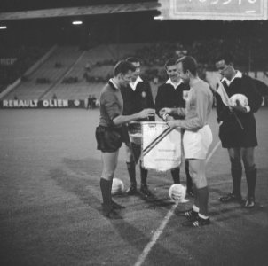 Belgie tegen Holland, de toss, Bestanddeelnr 916-9570