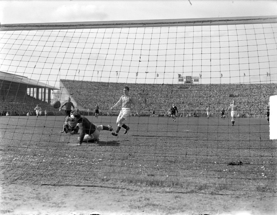 Belgie tegen Nederland 2-0, Kraak in doel, Bestanddeelnr 903-9153