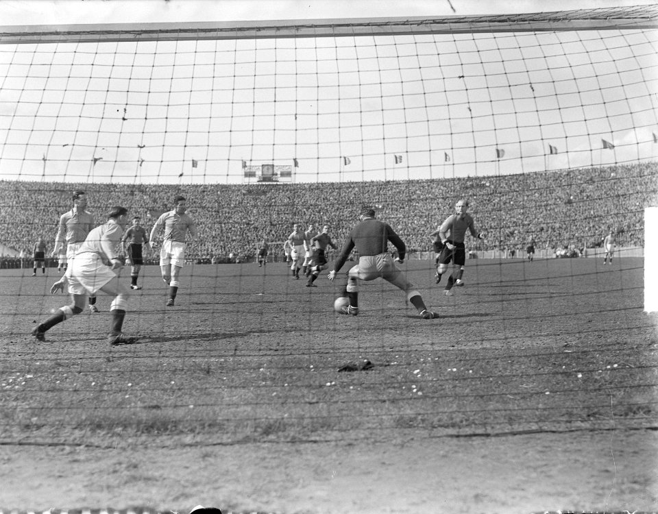 Belgie tegen Nederland 2-0, Kraak in doel, Bestanddeelnr 903-9154