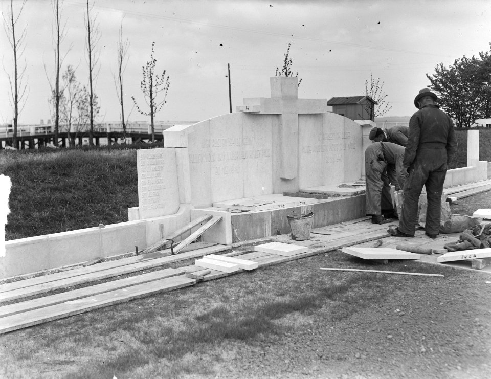 Belgische begraafplaats in Willemstad (Noord-Brabant) in aanbouw, Bestanddeelnr 903-9704