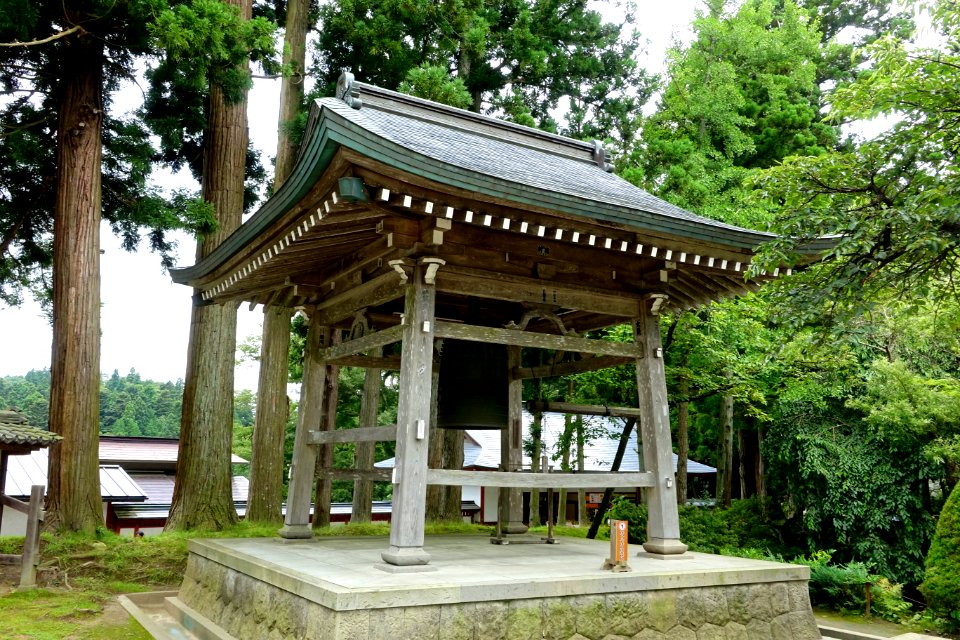 Belfry at Hondo - Chusonji, Hiraizumi, Iwate - DSC04809