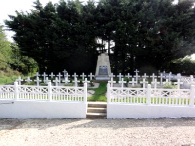 Bellenglise (Aisne) cimetière, carré militaire