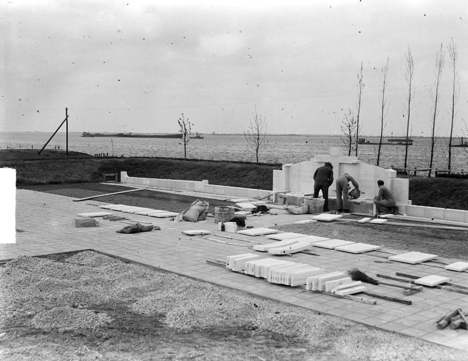 Belgische begraafplaats in Willemstad (Noord-Brabant) in aanbouw, Bestanddeelnr 903-9705