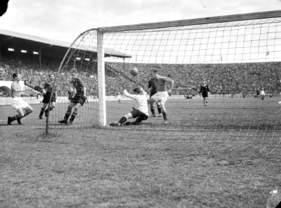 Belgie-Holland 2-2. Acties voor het Belgische doel, Bestanddeelnr 901-7795