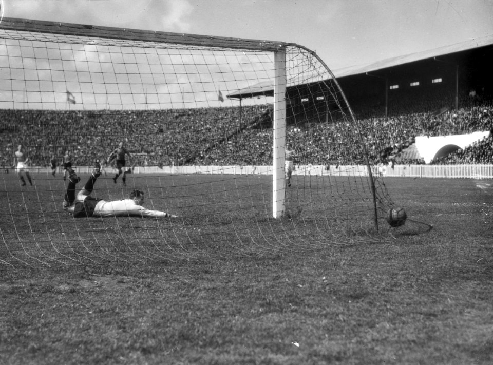 Belgie-Nederland 2-2. Doelpunt van Nederland (Faas Wilkes), Bestanddeelnr 901-7820